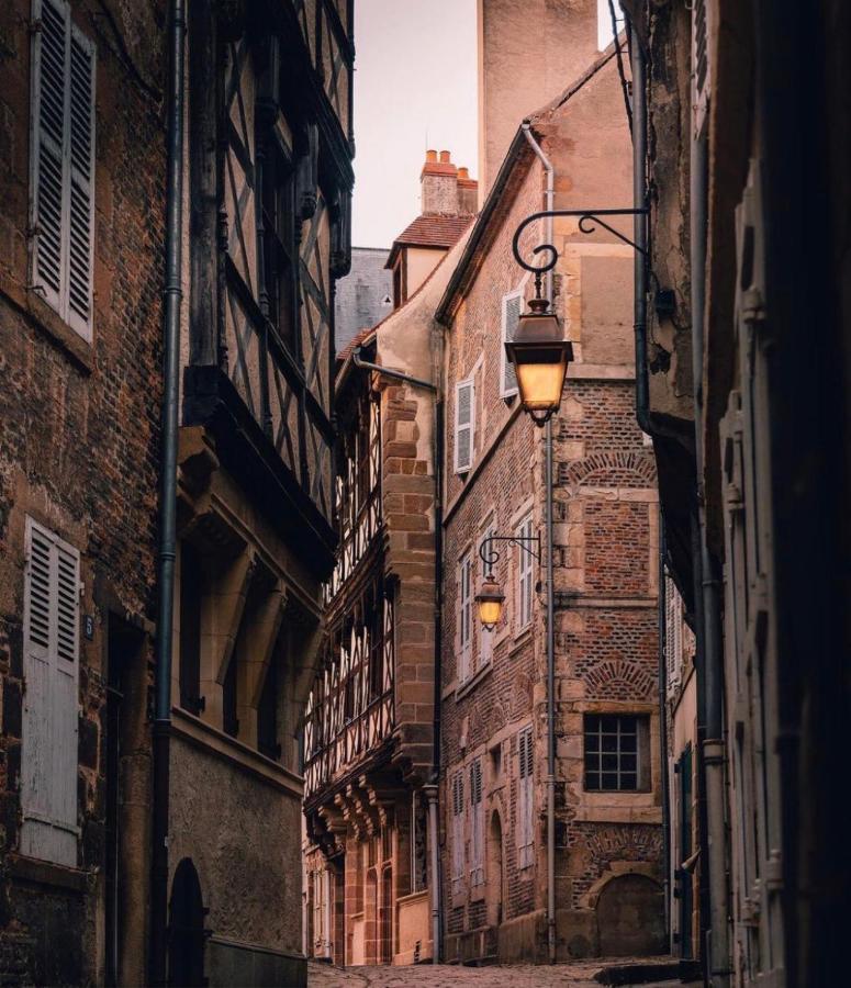 Dans Quartier Historique De Moulins * Moulins (Allier)